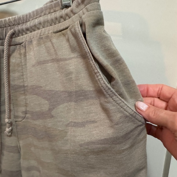 Z Supply camo joggers/sweatpants - Picture 3 of 5